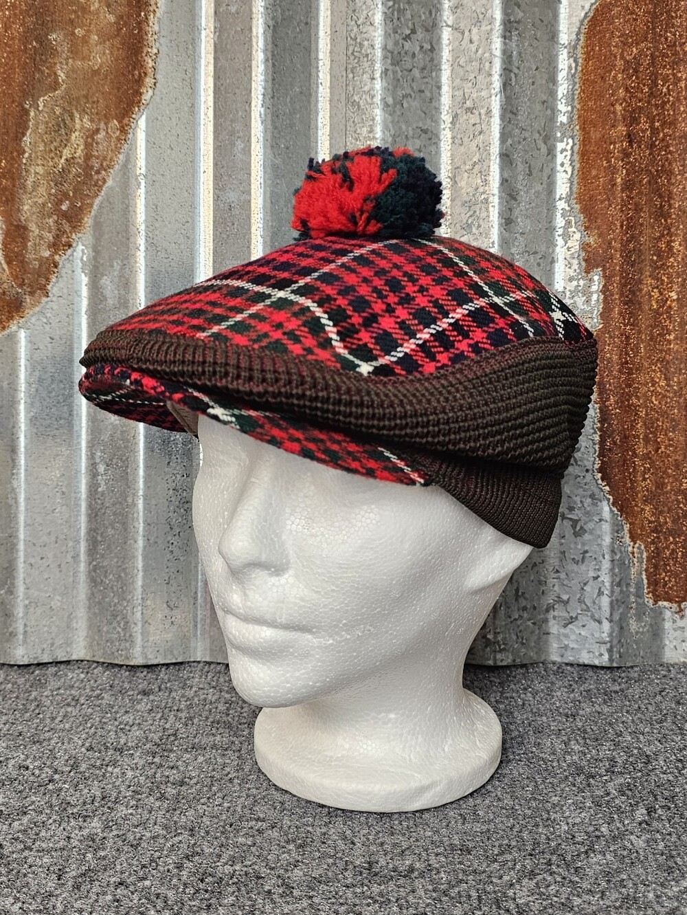 VINTAGE Dunn & Co Scotland Plaid Flat Cap Red Green Black Wool Blend Newsboy Hat
